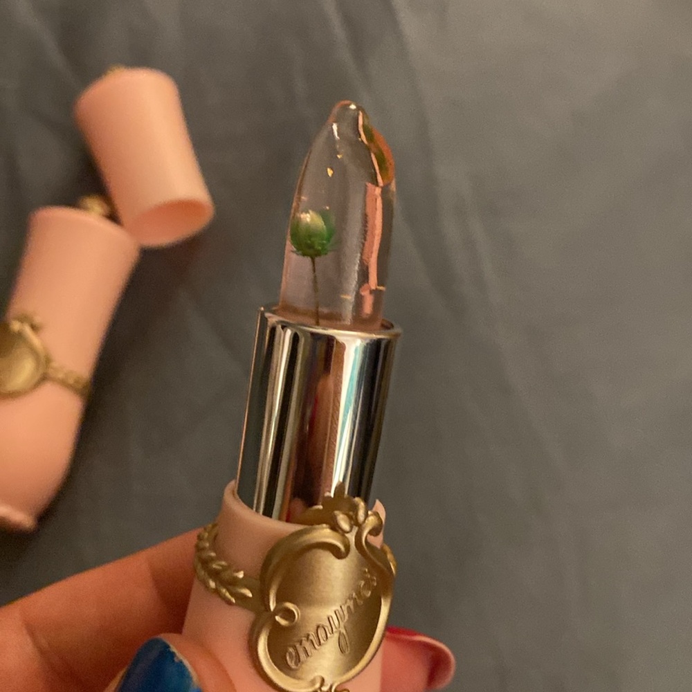 Set of 2 jelly change lipsticks.